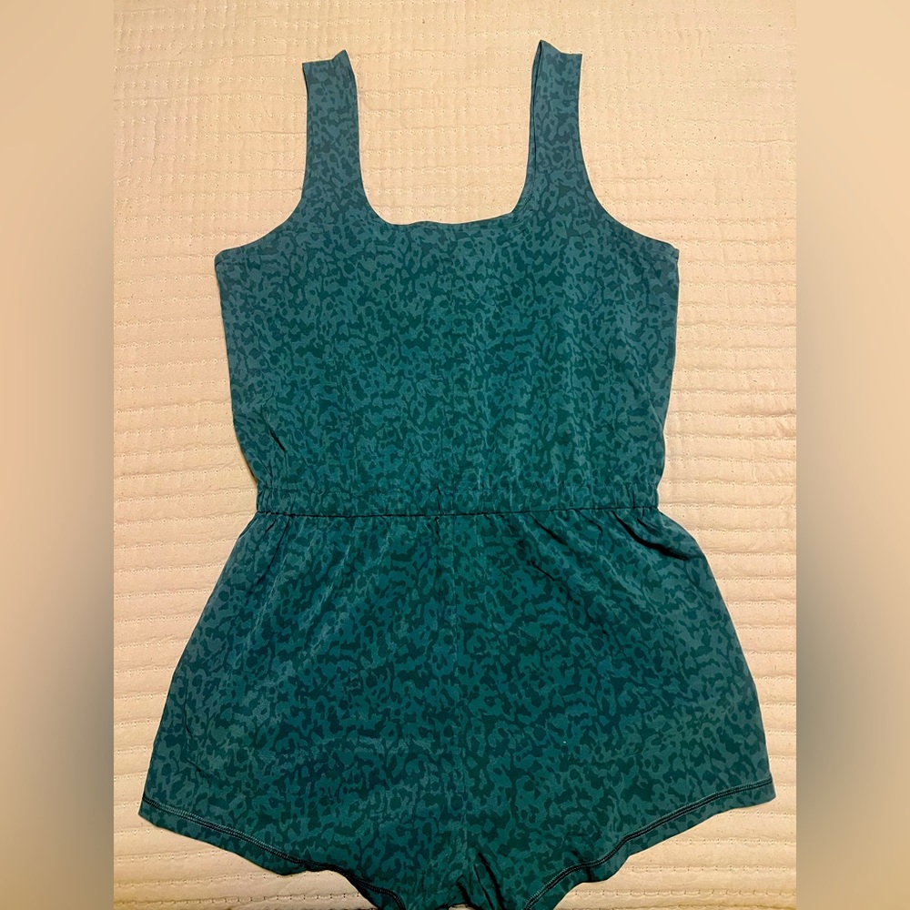 Prana romper like new! Worn 2-3 times, if that! Very comfy